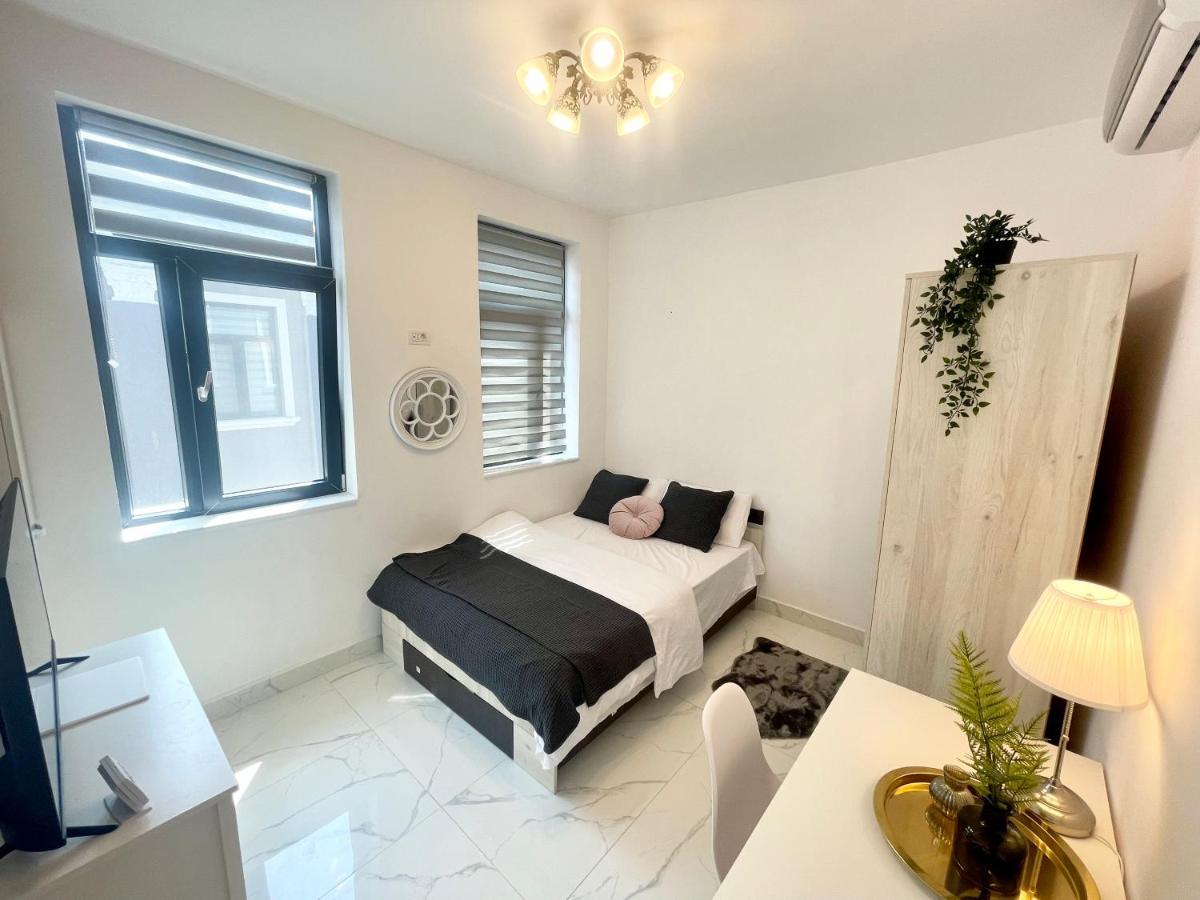 Cozy Central Studio Near Park Бухарест Экстерьер фото